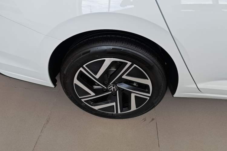 Used Volkswagen Sagitar 2026 Model 30 Million Units Selected 300TSI DSG Surpassing Edition Right Rear Wheel Hub