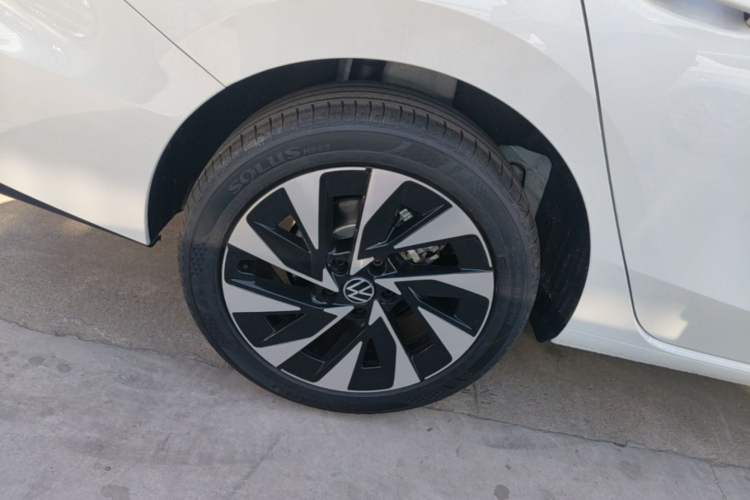Used Volkswagen Sagitar 2026 S 300TSI Luxury Edition Right Rear Wheel Hub