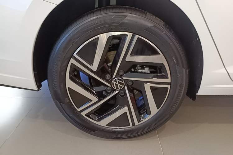 Used Volkswagen Sagitar 2026 Model 30 Million Units Selected 300TSI DSG Surpassing Edition Right Rear Wheel Hub