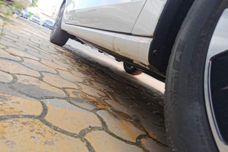 Used Volkswagen Sagitar 2026 Model L 300TSI DSG Elite Version Right Side Sill