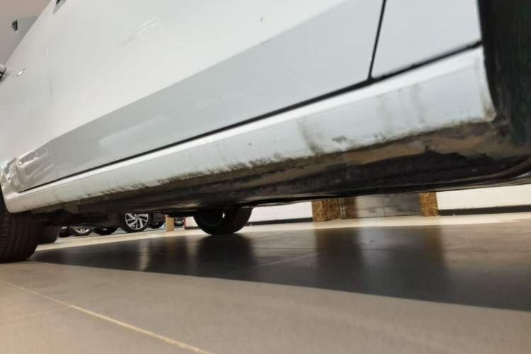 Used Volkswagen Sagitar 2026 Model L 300TSI DSG Luxury Version Right Side Sill