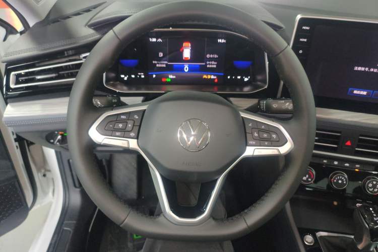 Used Volkswagen Sagitar 2026 Model 30 Million Units Selected 300TSI DSG Surpassing Edition Steering Wheel