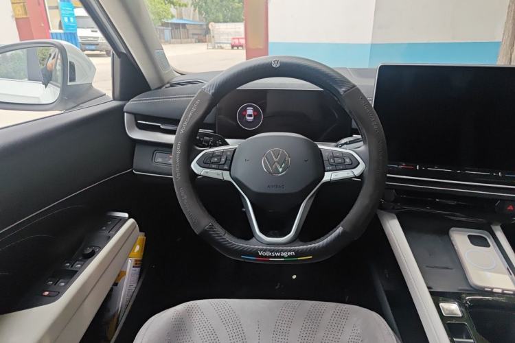 Used Volkswagen Sagitar 2026 Model L 300TSI DSG Luxury Version Steering Wheel