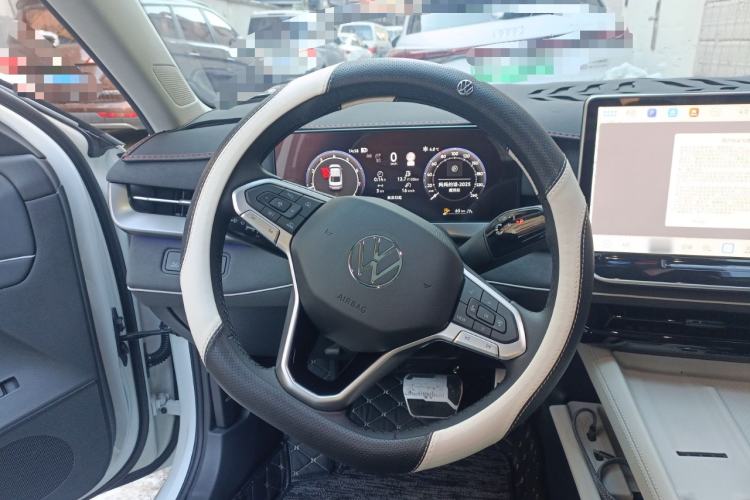 Used Volkswagen Sagitar 2026 Model L 300TSI DSG Elite Version Steering Wheel