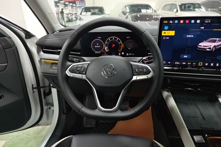 Used Volkswagen Sagitar 2026 Model L 300TSI DSG Luxury Version Steering Wheel