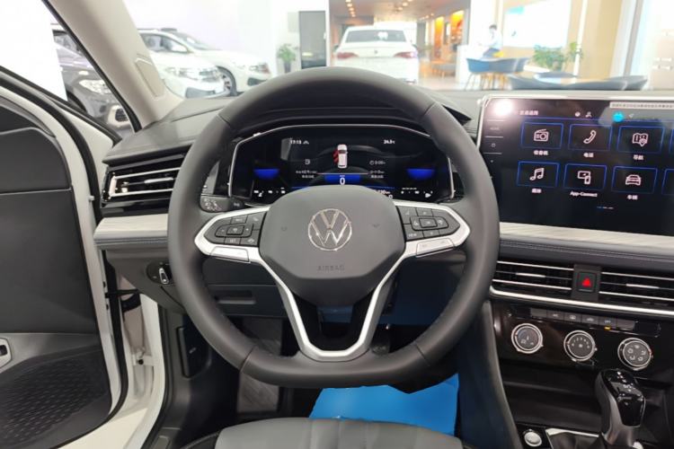 Used Volkswagen Sagitar 2026 Model 30 Million Units Selected 300TSI DSG Surpassing Edition Steering Wheel