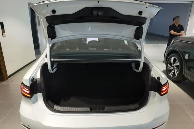 Used Volkswagen Sagitar 2026 Model L 300TSI DSG Luxury Version Trunk
