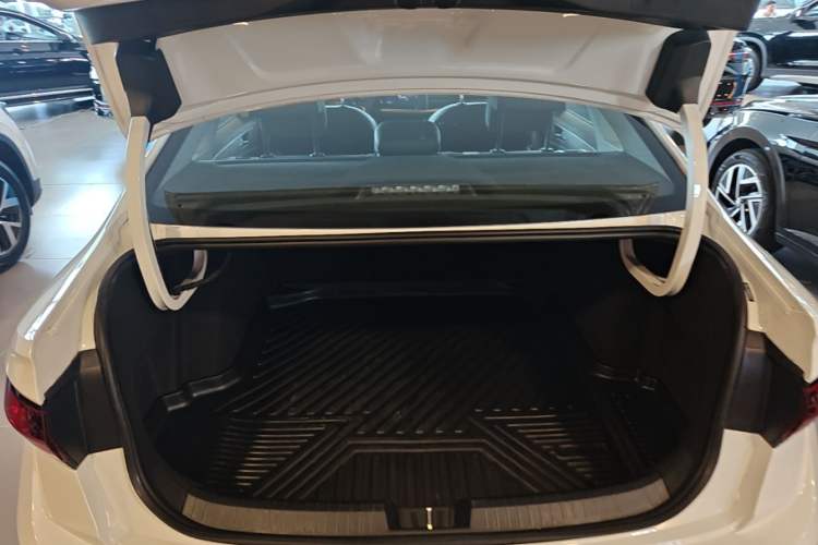 Used Volkswagen Sagitar 2026 Model 30 Million Units Selected 300TSI DSG Surpassing Edition Trunk