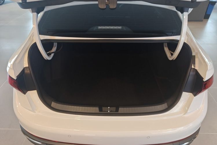 Used Volkswagen Sagitar 2026 Model 30 Million Units Selected 300TSI DSG Surpassing Edition Trunk