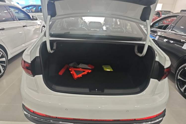 Used Volkswagen Sagitar 2026 Model 30 Million Units Selected 300TSI DSG Surpassing Edition Trunk