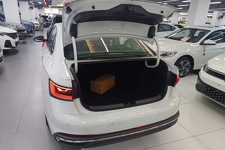 Used Volkswagen Sagitar 2026 Model 30 Million Units Selected 300TSI DSG Surpassing Edition Trunk