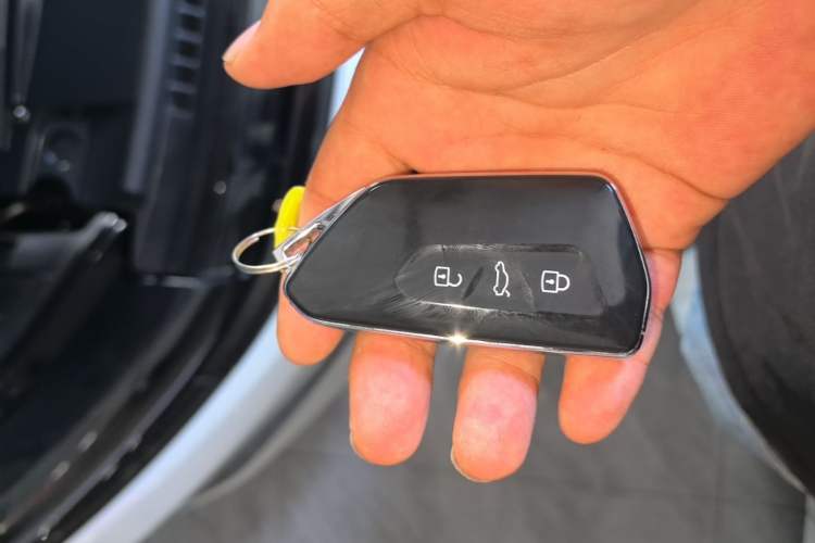 Used Volkswagen Sagitar 2026 Model L 300TSI DSG Elite Version Vehicle Key