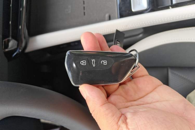 Used Volkswagen Sagitar 2026 Model L 300TSI DSG Elite Version Vehicle Key