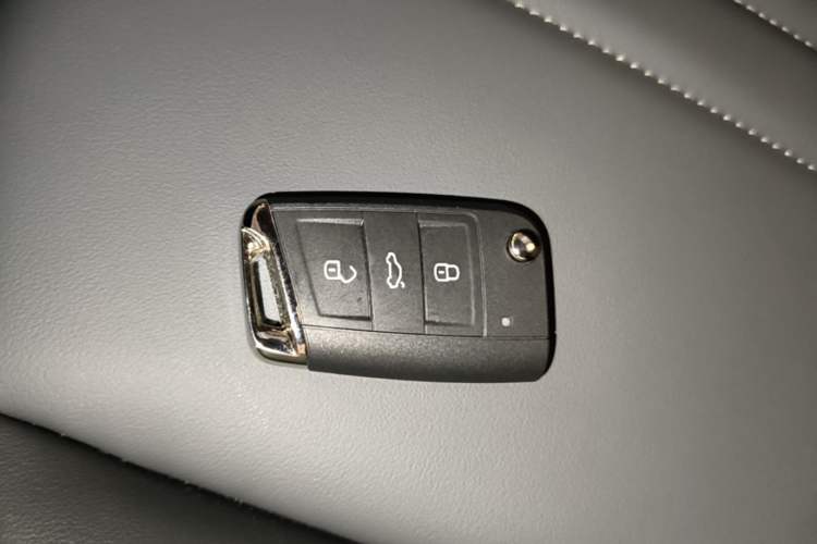 Used Volkswagen Sagitar 2026 Model 30 Million Units Selected 300TSI DSG Surpassing Edition Vehicle Key
