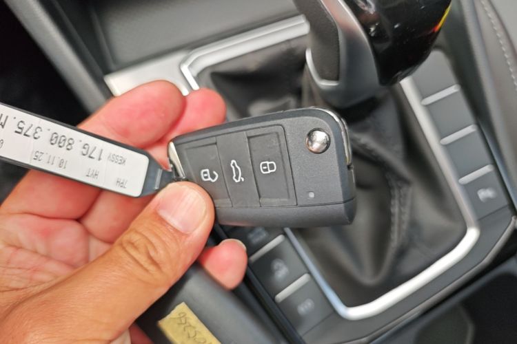 Used Volkswagen Sagitar 2026 Model 30 Million Units Selected 300TSI DSG Surpassing Edition Vehicle Key