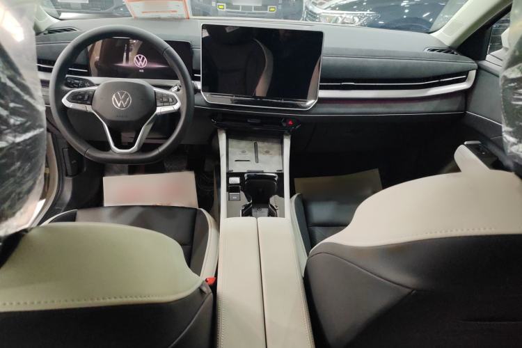 Used Volkswagen Sagitar 2026 Model L 300TSI DSG Luxury Version Interior 3