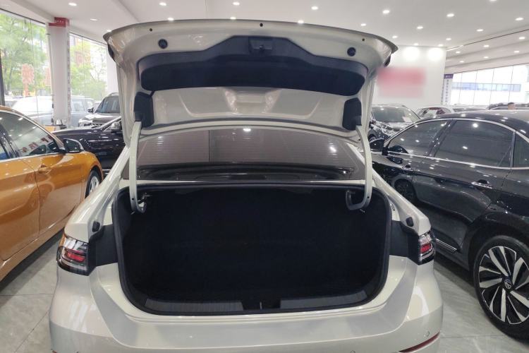 Used Volkswagen Sagitar 2026 Model L 300TSI DSG Luxury Version Trunk