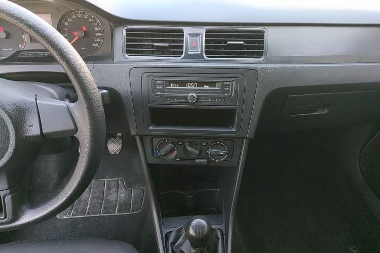 Used Volkswagen Santana 2013 1.6L Manual Fashion Edition Audio And AC Panel