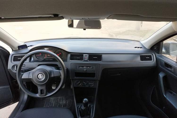Used Volkswagen Santana 2013 1.6L Manual Fashion Edition Interior 2
