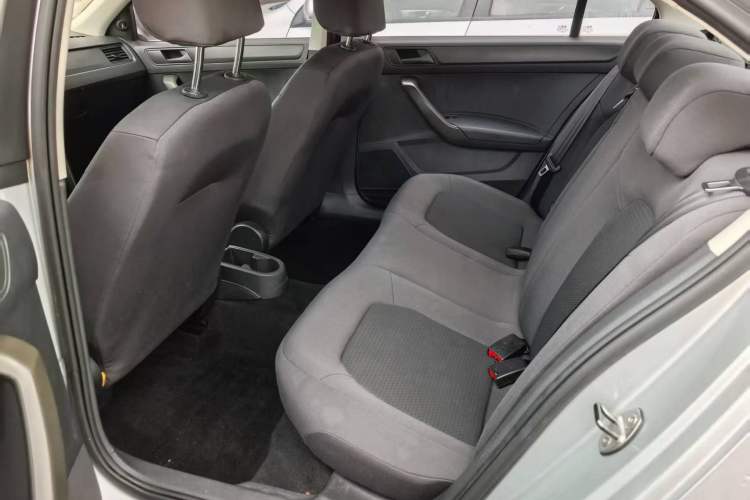 Used Volkswagen Santana 2013 1.6L Automatic Fashion Edition Interior 2