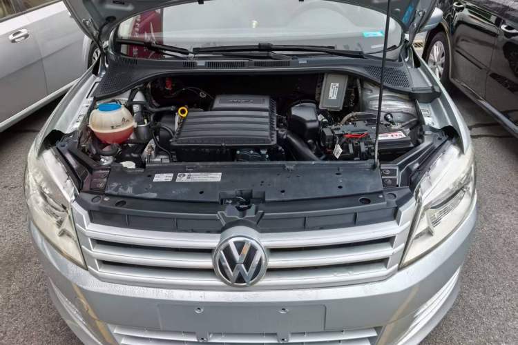 Used Volkswagen Santana 2013 1.6L Automatic Fashion Edition Interior 4