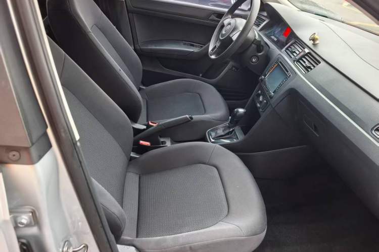 Used Volkswagen Santana 2013 1.6L Automatic Fashion Edition Interior 5