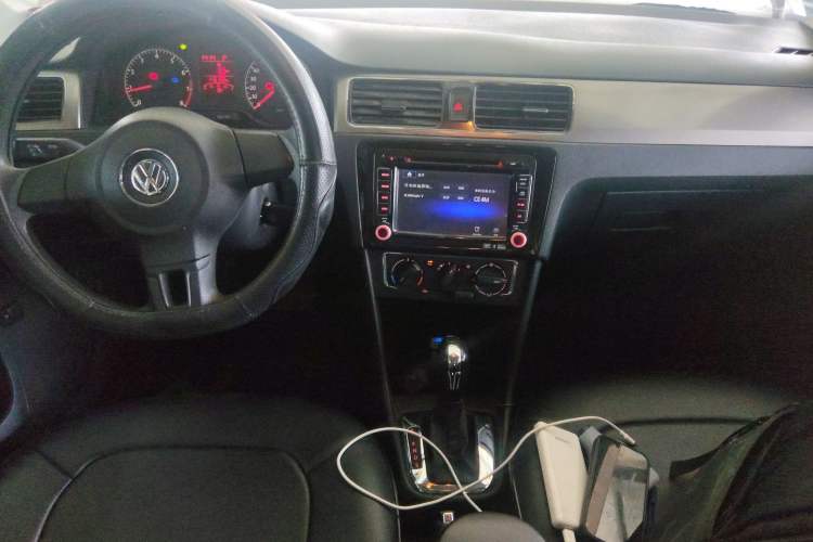 Used Volkswagen Santana 2013 1.6L Automatic Comfort Edition Interior 2