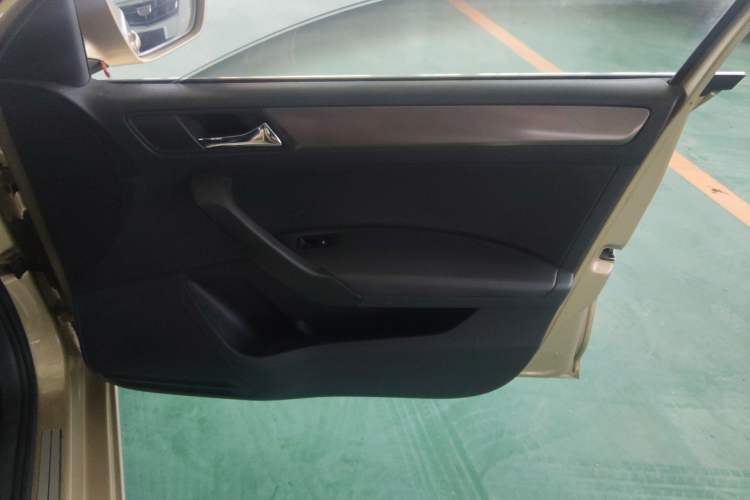 Used Volkswagen Santana 2013 1.6L Automatic Comfort Edition Interior 5