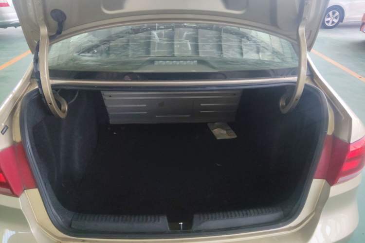 Used Volkswagen Santana 2013 1.6L Automatic Comfort Edition Trunk