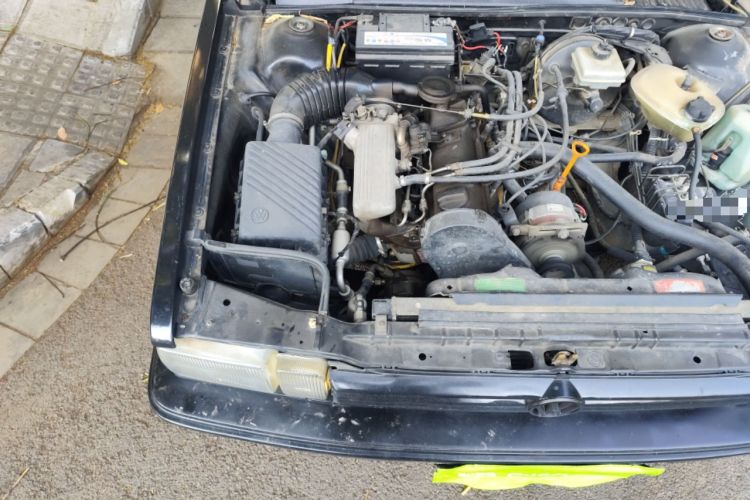 Used Volkswagen Santana  Engine Bay Right