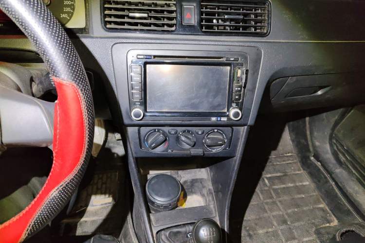 Used Volkswagen Santana 2013 1.4L Manual Fashion Edition Audio And AC Panel