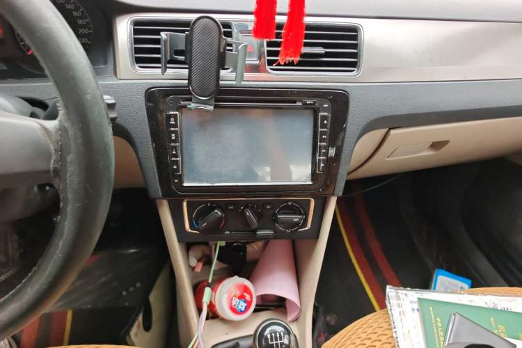 Used Volkswagen Santana 2013 1.6L Manual Comfort Edition Audio And AC Panel