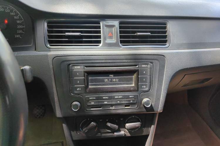 Used Volkswagen Santana 2013 1.4L Manual Fashion Edition Audio And AC Panel