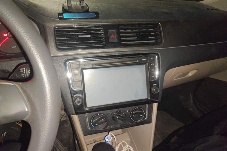 Used Volkswagen Santana 2013 1.6L Manual Comfort Edition Audio And AC Panel
