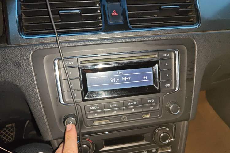Used Volkswagen Santana 2013 1.4L Manual Comfort Edition Audio And AC Panel
