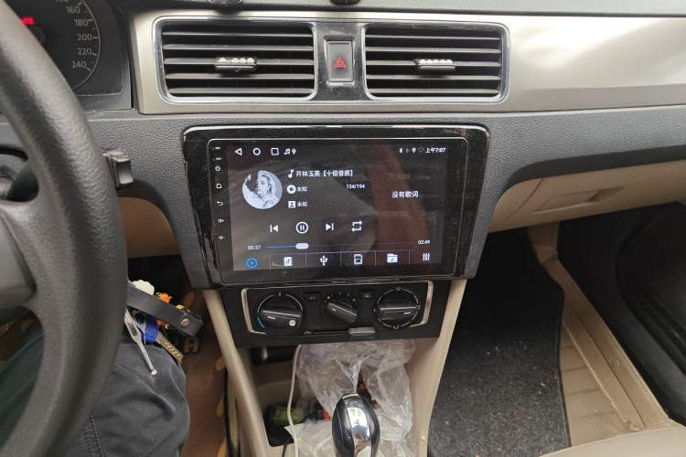 Used Volkswagen Santana 2013 1.6L Automatic Comfort Edition Audio And AC Panel