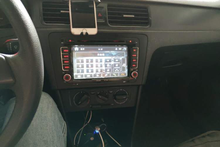 Used Volkswagen Santana 2013 1.6L Manual Fashion Edition Audio And AC Panel