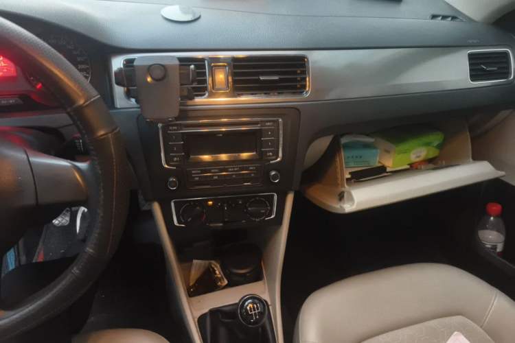 Used Volkswagen Santana 2013 1.4L Manual Comfort Edition Audio And AC Panel