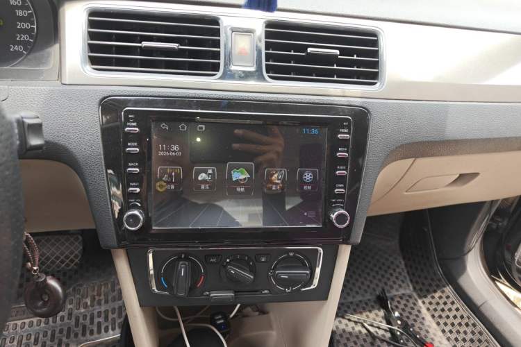 Used Volkswagen Santana 2013 1.6L Automatic Comfort Edition Audio And AC Panel