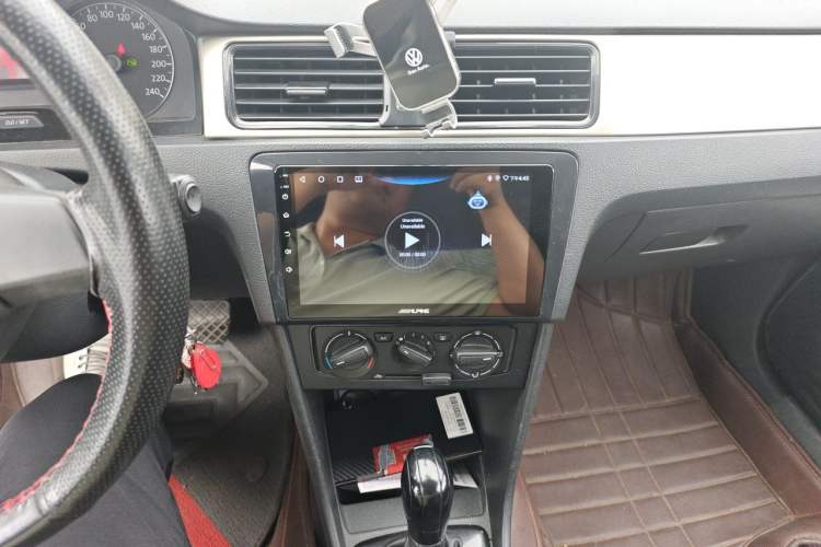 Used Volkswagen Santana 2013 1.6L Automatic Fashion Edition Audio And AC Panel