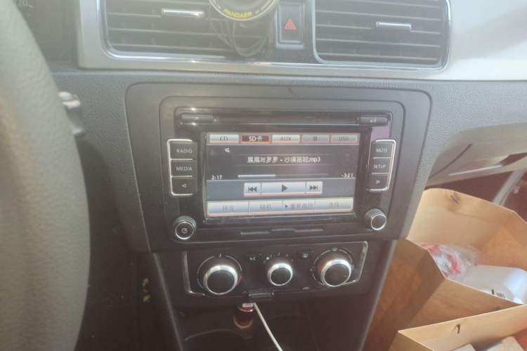 Used Volkswagen Santana 2013 1.6L Manual Comfort Edition Audio And AC Panel