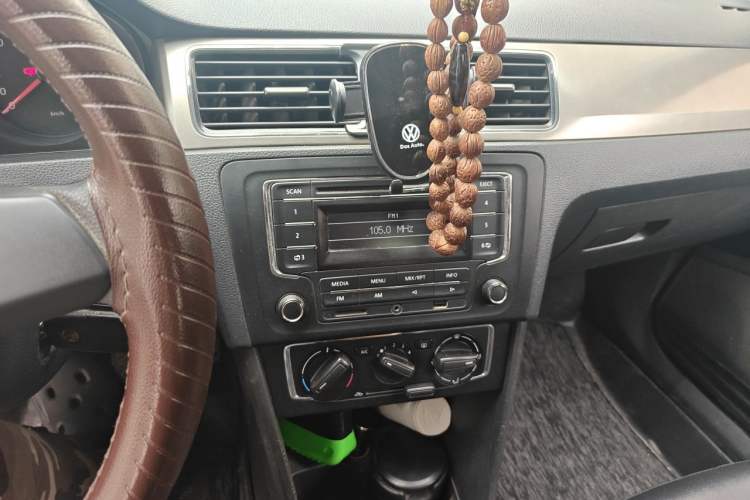 Used Volkswagen Santana 2013 1.4L Manual Comfort Edition Audio And AC Panel