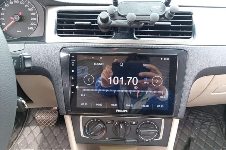 Used Volkswagen Santana 2013 1.6L Automatic Comfort Edition Audio And AC Panel