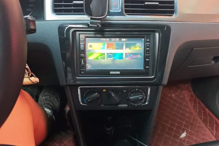 Used Volkswagen Santana 2013 1.6L Manual Comfort Edition Audio And AC Panel