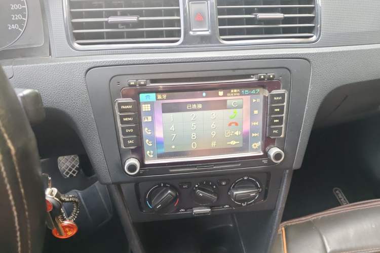 Used Volkswagen Santana 2013 1.6L Manual Fashion Edition Audio And AC Panel