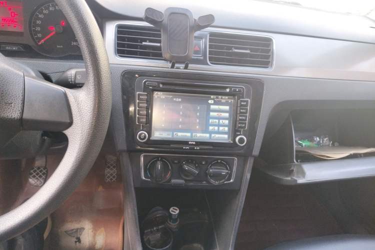 Used Volkswagen Santana 2013 1.4L Manual Comfort Edition Audio And AC Panel