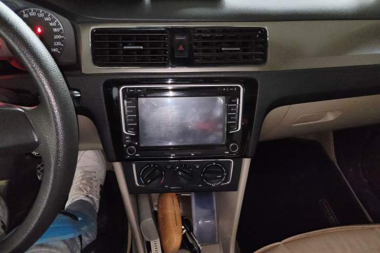 Used Volkswagen Santana 2013 1.4L Manual Comfort Edition Audio And AC Panel