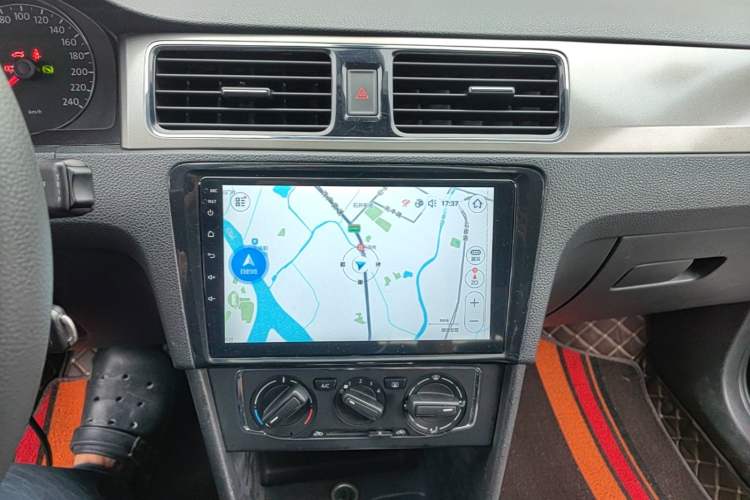 Used Volkswagen Santana 2013 1.6L Automatic Comfort Edition Audio And AC Panel