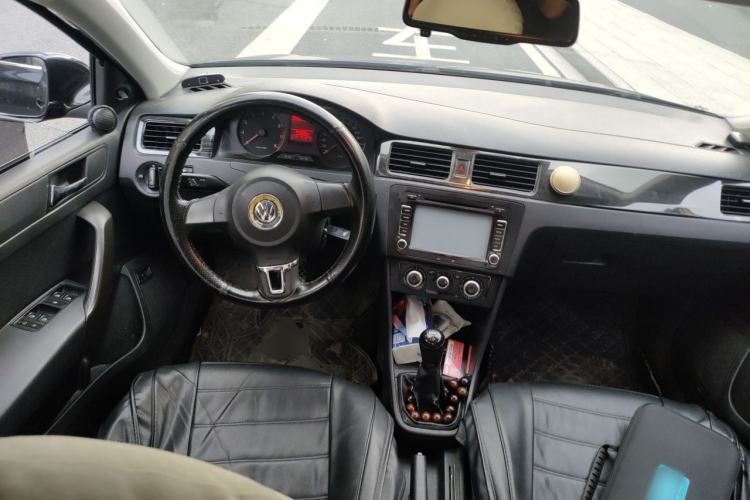 Used Volkswagen Santana 2013 1.6L Manual Fashion Edition Center Console
