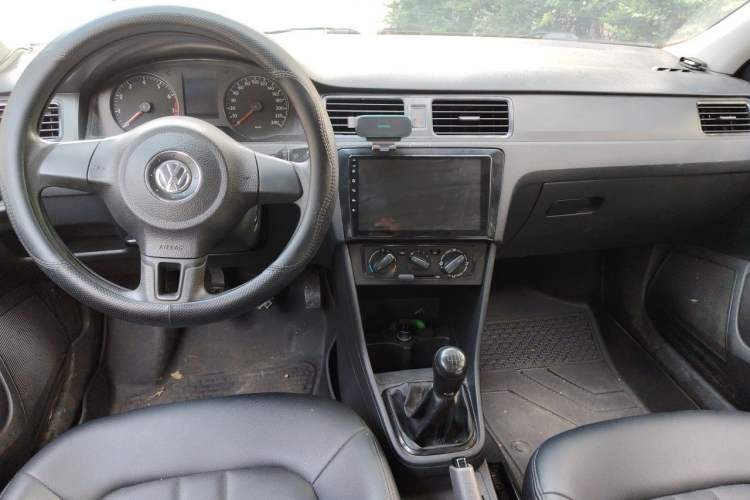 Used Volkswagen Santana 2013 1.6L Manual Fashion Edition Center Console